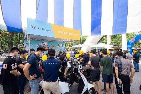 Người Hà Nội nhộn nhịp “đổi xăng lấy điện”, tận dụng ưu đãi kép để mua xe máy điện VinFast giá hời Người Hà Nội nhộn nhịp “đổi xăng lấy điện”, tận dụng ưu đãi kép để mua xe máy điện VinFast giá hời