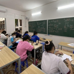 “Gánh nặng” doanh nghiệp đè lên vai người “cầm phấn”