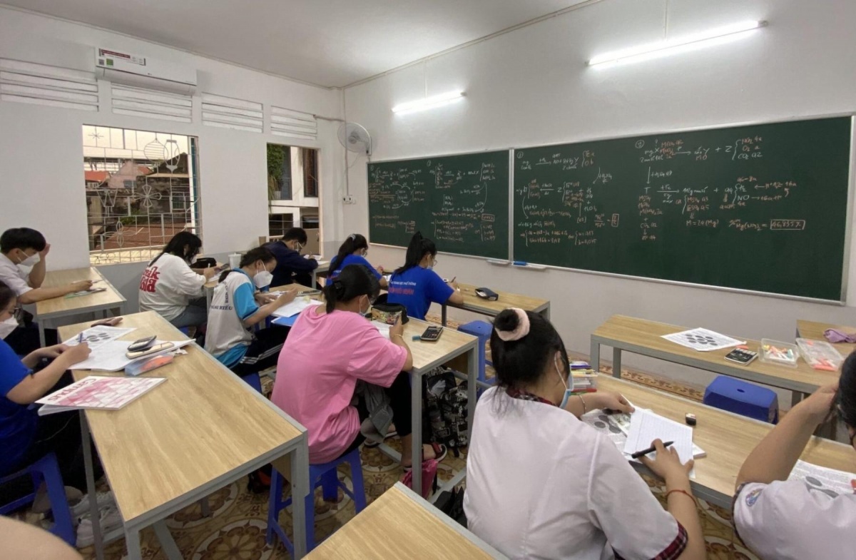 “Gánh nặng” doanh nghiệp đè lên vai người “cầm phấn”