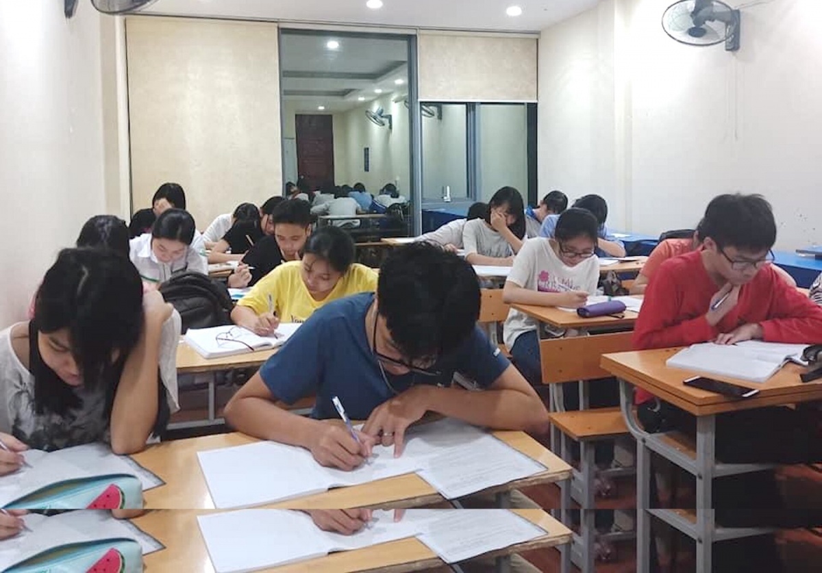 “Gánh nặng” doanh nghiệp đè lên vai người “cầm phấn”