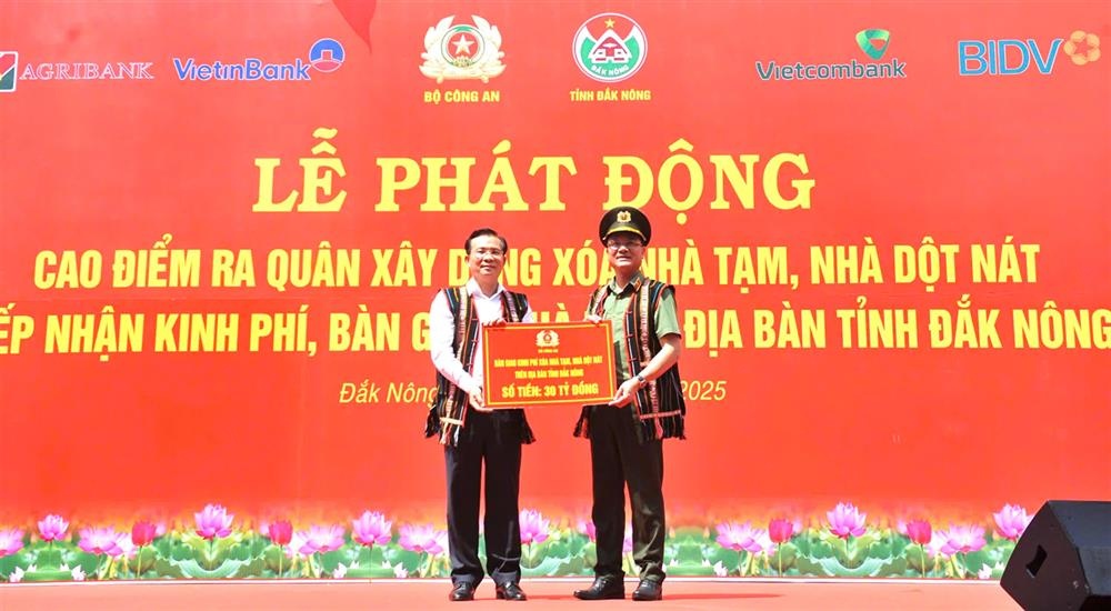 Công an Nhân dân: Tiên phong vì mái ấm an cư cho người dân