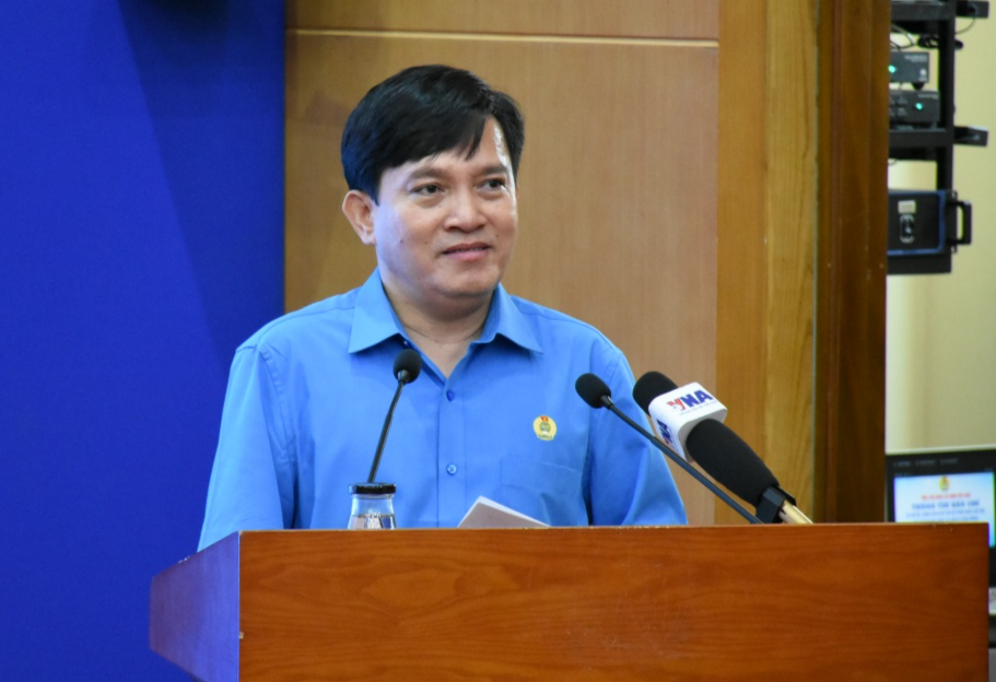 Quyết liệt, minh bạch và đồng hành trong giải quyết chế độ chính sách cho cán bộ công đoàn Quyết liệt, minh bạch và đồng hành trong giải quyết chế độ chính sách cho cán bộ công đoàn