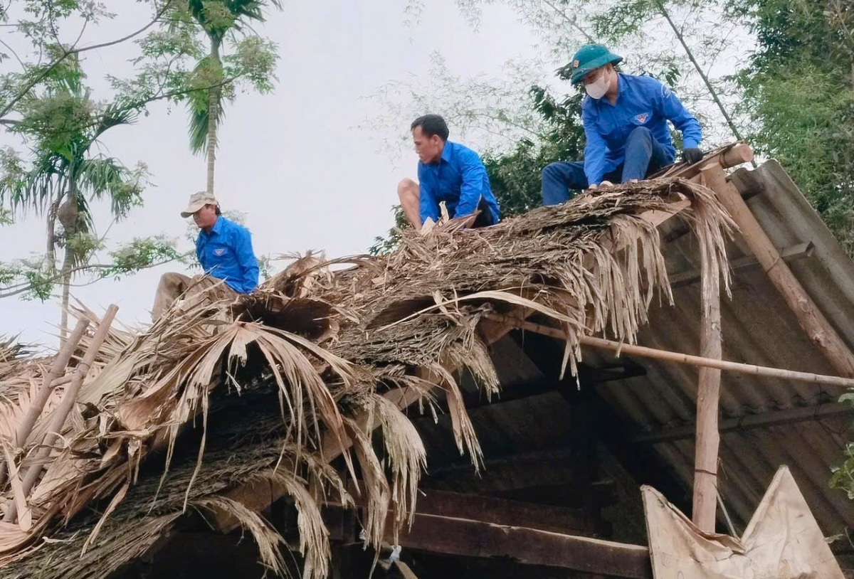 Lực lượng đoàn viên thanh niên góp sức trẻ xóa nhà tạm, nhà dột nát
