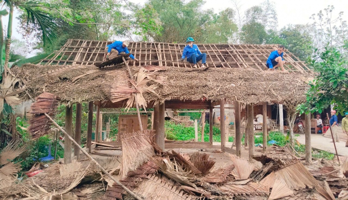 Lực lượng đoàn viên thanh niên góp sức trẻ xóa nhà tạm, nhà dột nát