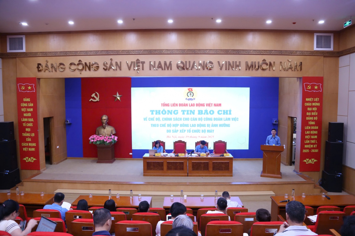 Khẩn trương, kịp thời hỗ trợ cán bộ công đoàn ổn định cuộc sống sau sắp xếp bộ máy Khẩn trương, kịp thời hỗ trợ cán bộ công đoàn ổn định cuộc sống sau sắp xếp bộ máy