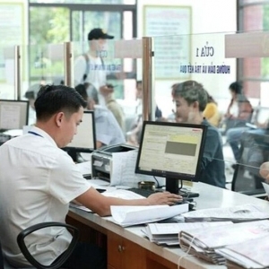 Nhóm cán bộ, công chức nào khi nghỉ việc có thể được nhận thêm 24 tháng lương?