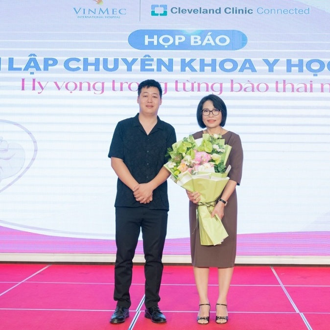 Hai bé gái chào đời khỏe mạnh sau ca can thiệp bào thai hiếm thấy tại Vinmec