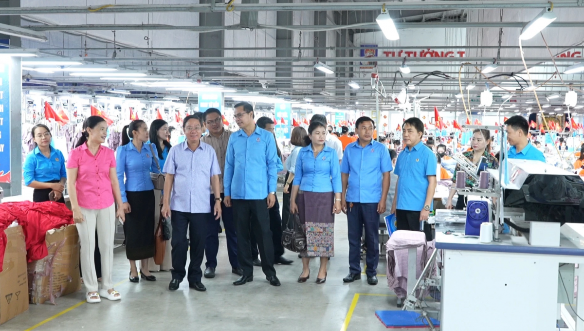 Công đoàn Quảng Trị - Salavan: Đoàn kết, hợp tác đi vào chiều sâu, hiệu quả Công đoàn Quảng Trị - Salavan: Đoàn kết, hợp tác đi vào chiều sâu, hiệu quả