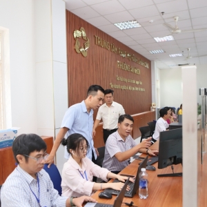 Bộ Chính trị yêu cầu khẩn trương hoàn thiện đề án tiền lương và phụ cấp áp dụng chung toàn hệ thống