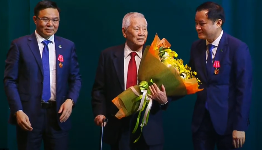 50 năm đóng góp bền bỉ của người lao động Petrovietnam vào thành tích 5 an, 5 nhất