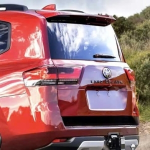 Toyota Land Cruiser LC300 sẽ có bản hybrid cắm sạc