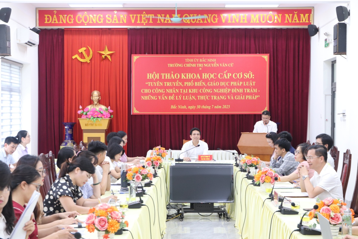 Thực trạng tuyên truyền, phổ biến pháp luật lao động cho công nhân: Thực tiễn tại KCN Đình Trám Thực trạng tuyên truyền, phổ biến pháp luật lao động cho công nhân: Thực tiễn tại KCN Đình Trám