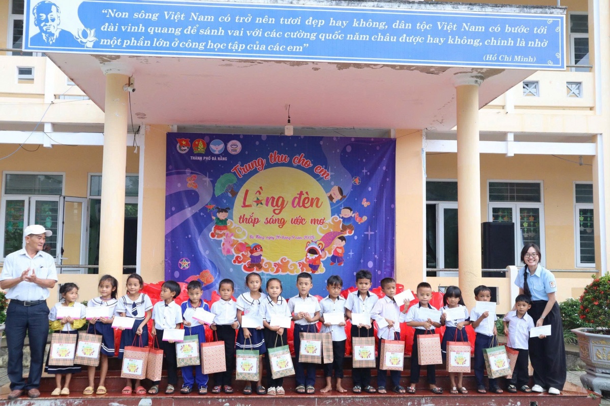 Đà Nẵng: Hàng nghìn trẻ em con người lao động được đón Trung thu ấm áp