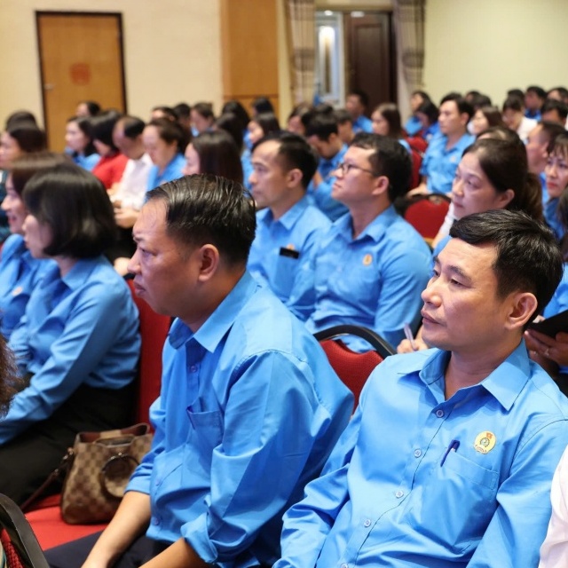 Hoàn thành chi trả chế độ đối với cán bộ công đoàn chuyên trách diện nghỉ việc trước 10/10