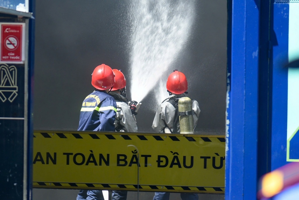 Cháy lớn tại Trung tâm cao ốc phức hợp Nguyễn Kim - Đà Nẵng đang xây Cháy lớn tại Trung tâm cao ốc phức hợp Nguyễn Kim - Đà Nẵng đang xây