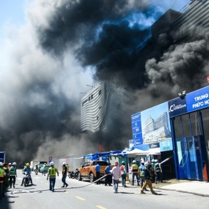 Cháy lớn tại Trung tâm cao ốc phức hợp Nguyễn Kim - Đà Nẵng đang xây