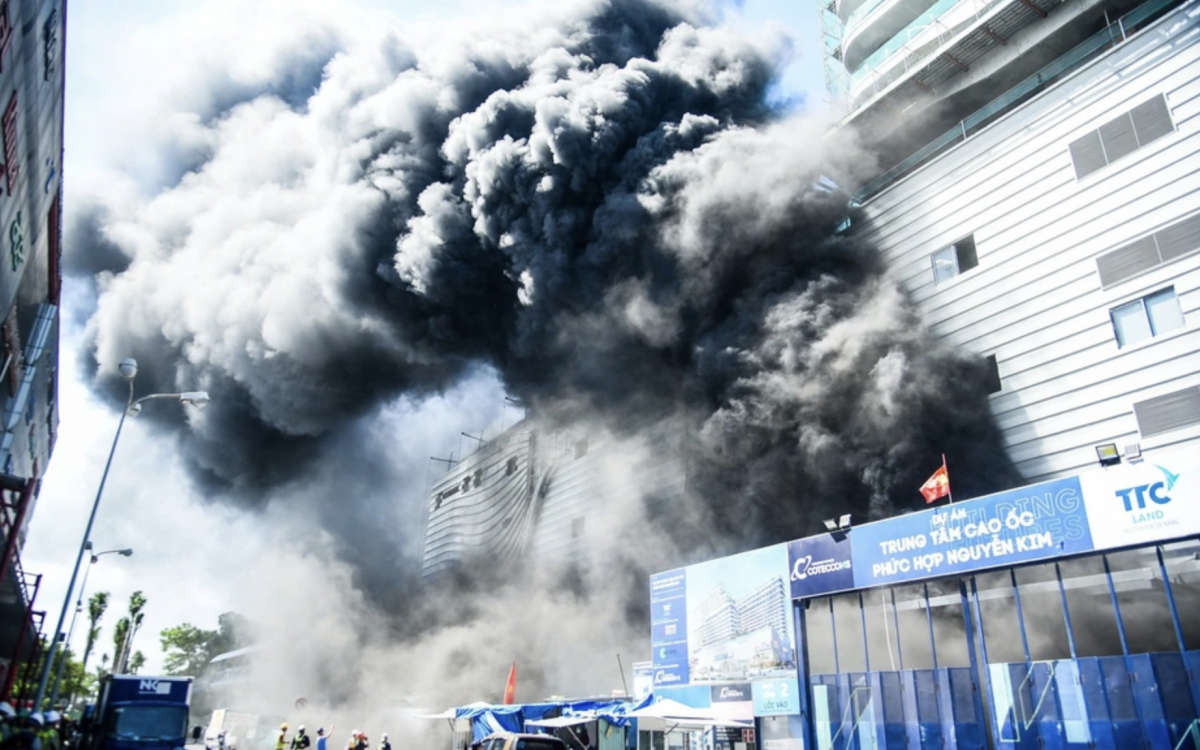 Cháy lớn tại Trung tâm cao ốc phức hợp Nguyễn Kim - Đà Nẵng đang xây Cháy lớn tại Trung tâm cao ốc phức hợp Nguyễn Kim - Đà Nẵng đang xây