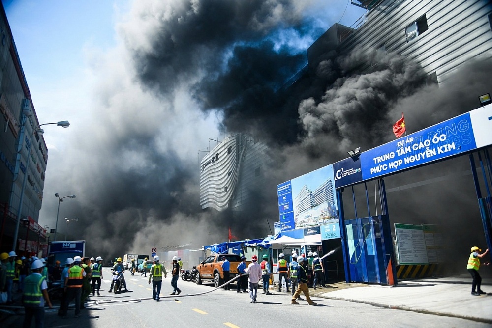 Kịp thời dập tắt đám cháy tại dự án Trung tâm cao ốc phức hợp Nguyễn Kim - Đà Nẵng