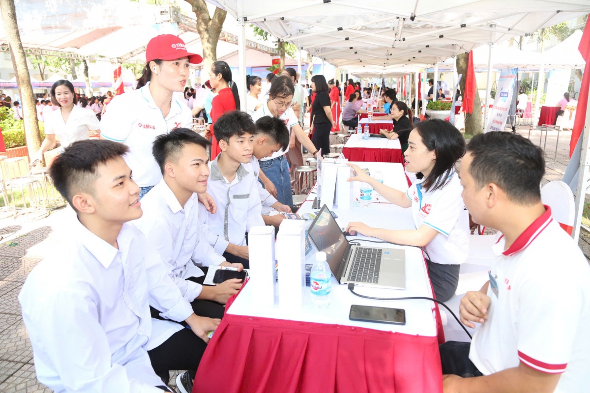 Phiên giao dịch việc làm xã Tiến Thắng: “Bắt mạch” thị trường lao động qua 2.180 chỉ tiêu tuyển dụng