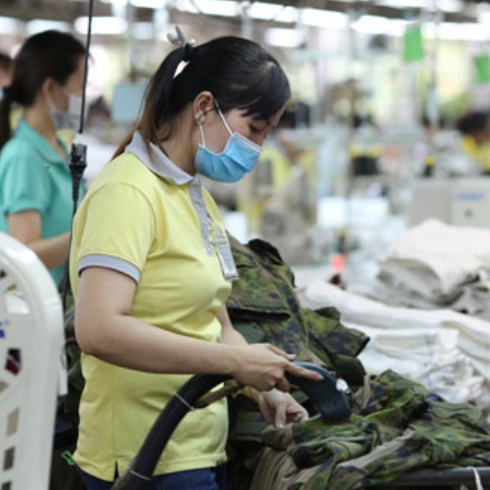 Dự kiến tăng lương tối thiểu vùng lên 900.000 đồng/tháng từ năm 2026