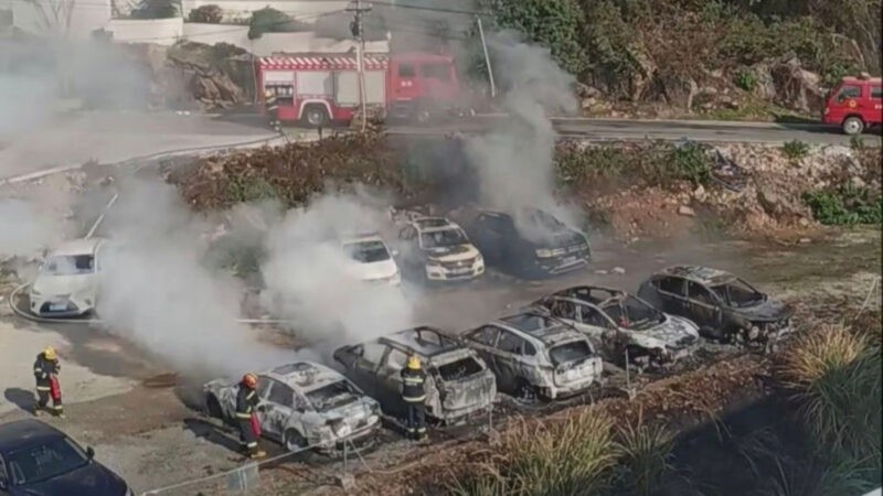 Mới chạy hơn 1.000 km, xe điện của Changan - Huawei - CATL đột nhiên bốc cháy tại bãi đỗ Mới chạy hơn 1.000 km, xe điện của Changan - Huawei - CATL đột nhiên bốc cháy tại bãi đỗ