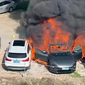 Mới chạy hơn 1.000 km, xe điện của Changan - Huawei - CATL đột nhiên bốc cháy tại bãi đỗ