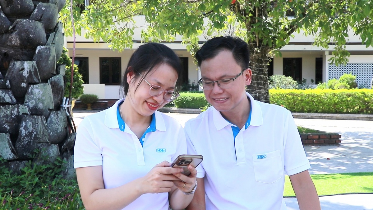 Nữ công nhân may xứ Huế với đôi bàn tay vàng