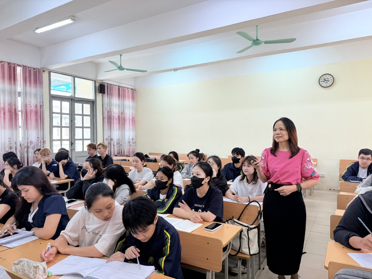 PGS.TS Nguyễn Thị Minh: Người gieo mầm tri thức, giữ lửa yêu thương PGS.TS Nguyễn Thị Minh: Người gieo mầm tri thức, giữ lửa yêu thương