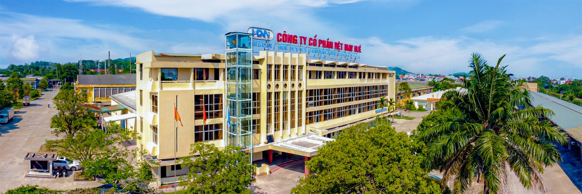 Nữ công nhân may xứ Huế với đôi bàn tay vàng