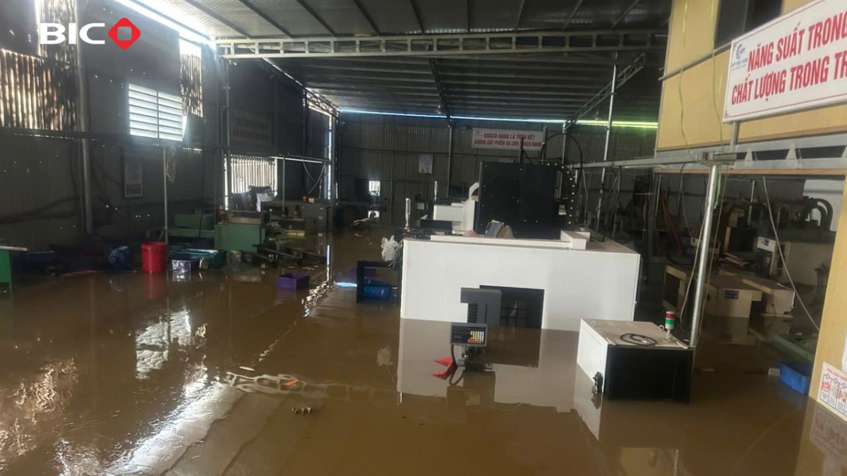 BIC vượt khó hỗ trợ khách hàng khi nước vẫn ngập cao (hình ảnh tại Thái Nguyên) BIC vượt khó hỗ trợ khách hàng khi nước vẫn ngập cao (hình ảnh tại Thái Nguyên)