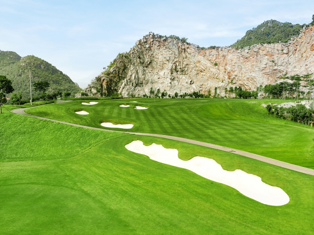 Legend Valley Country Club: Từ vùng đầm lầy hoang sơ đến “thiên đường golf” giữa lòng Ninh Bình Legend Valley Country Club: Từ vùng đầm lầy hoang sơ đến “thiên đường golf” giữa lòng Ninh Bình