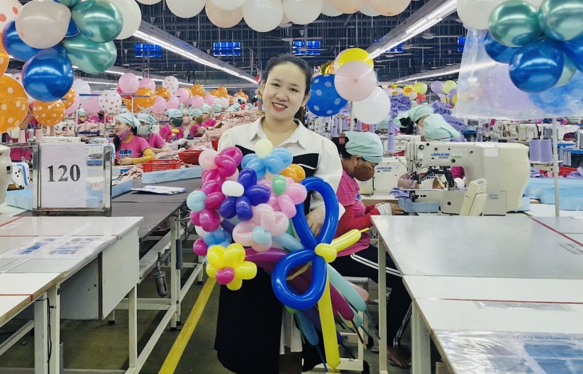 Chị Huỳnh Thị Dư - vững vàng việc nước, vẹn toàn việc nhà Chị Huỳnh Thị Dư - vững vàng việc nước, vẹn toàn việc nhà