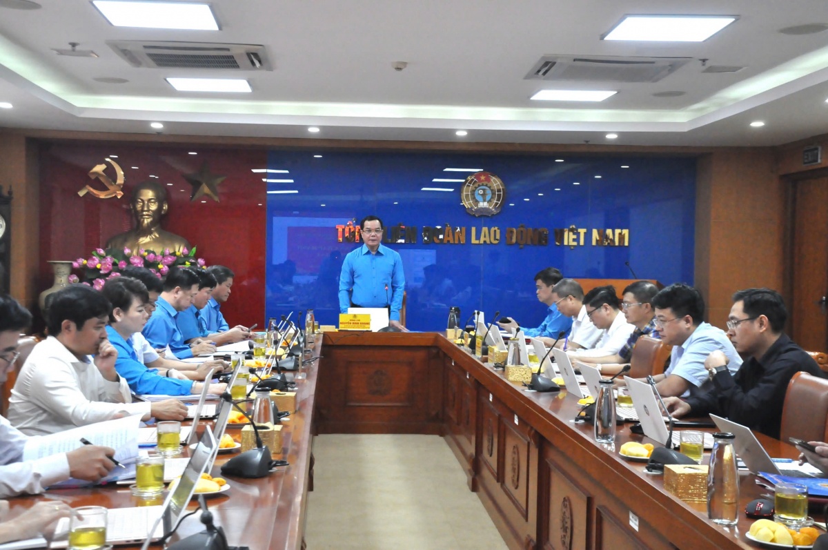 Tiếp tục đổi mới, tinh gọn tổ chức, nâng cao hiệu quả lãnh đạo Tiếp tục đổi mới, tinh gọn tổ chức, nâng cao hiệu quả lãnh đạo