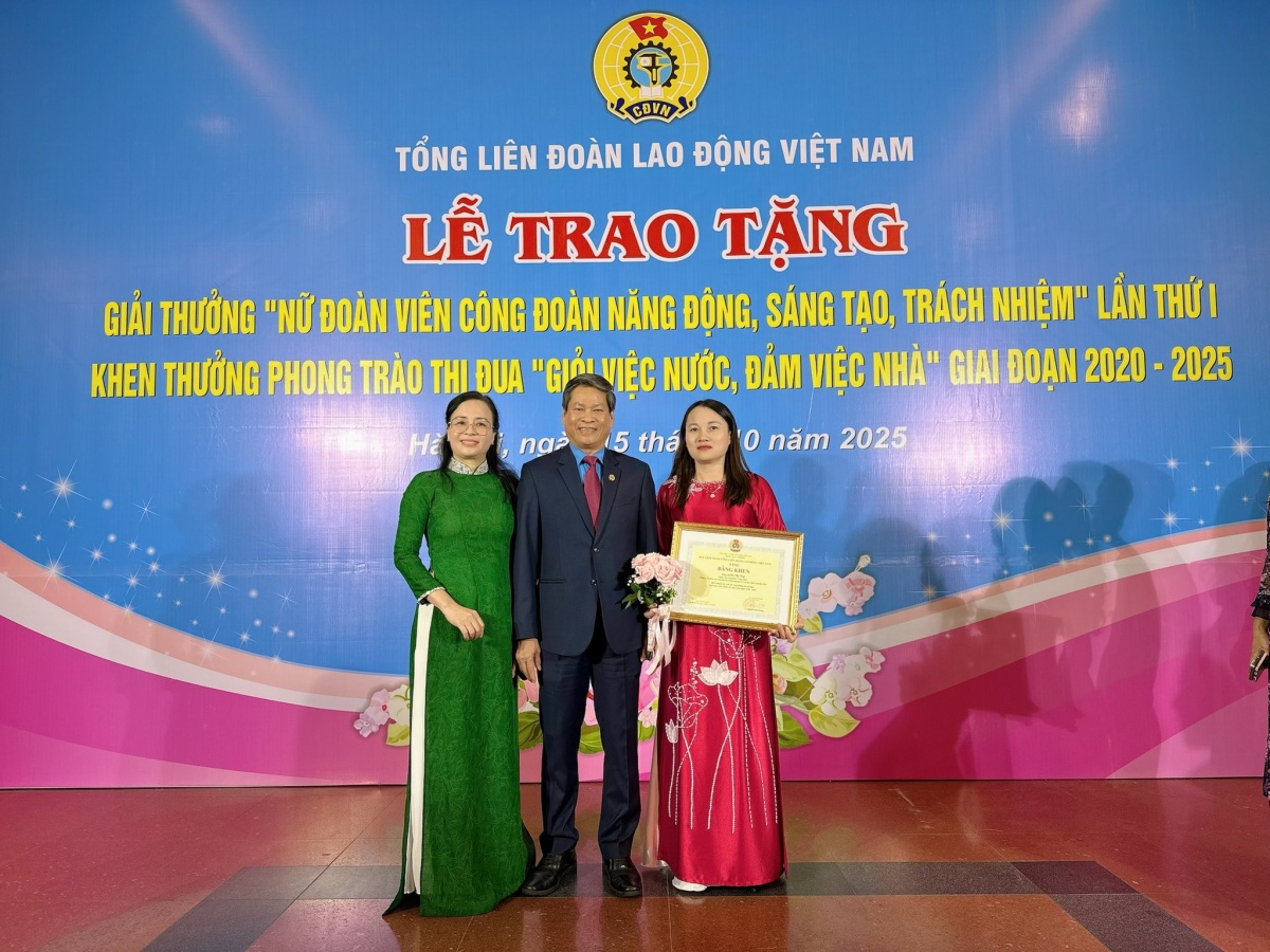 Người tổ trưởng tận tâm giữa nhịp máy công nghiệp