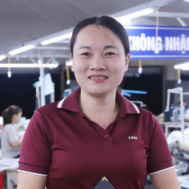 Người tổ trưởng tận tâm giữa nhịp máy công nghiệp