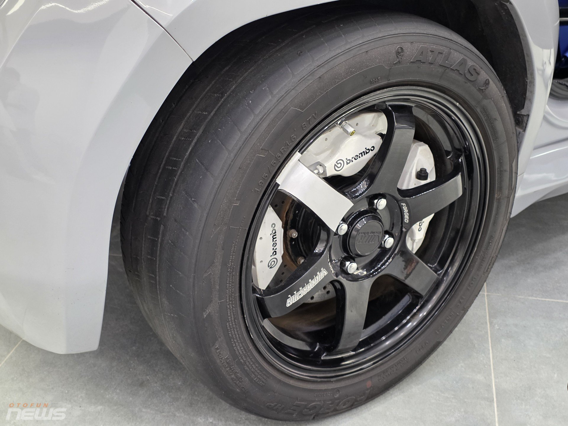 Cận cảnh VinFast VF 3 và VF 7 độ drift đầu tiên tại Việt Nam