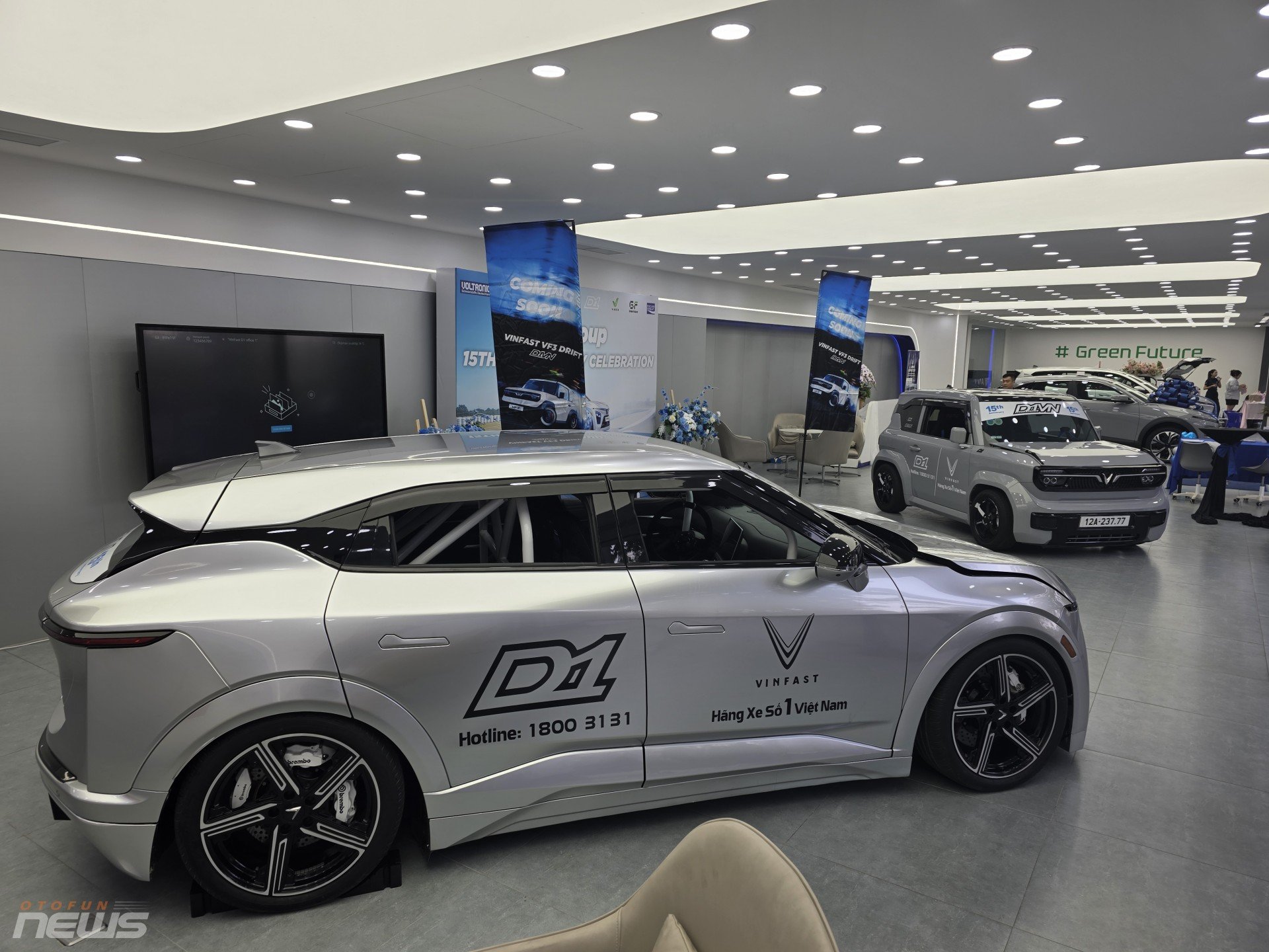 Cận cảnh VinFast VF 3 và VF 7 độ drift đầu tiên tại Việt Nam