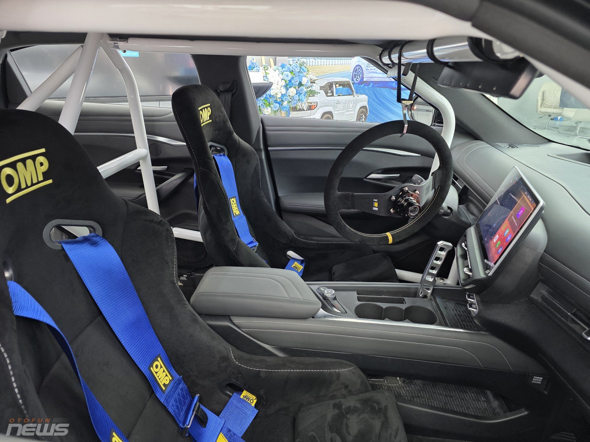 Cận cảnh VinFast VF 3 và VF 7 độ drift đầu tiên tại Việt Nam