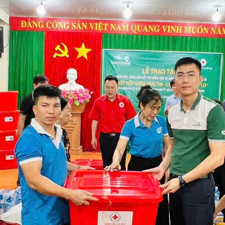 Hành trình nhân ái của Công đoàn Vietcombank: Từ tri ân đến sẻ chia sau bão lũ