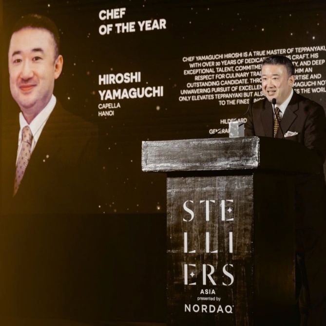 Bếp trưởng Yamaguchi Hiroshi được Stelliers Asia vinh danh là Đầu bếp của năm