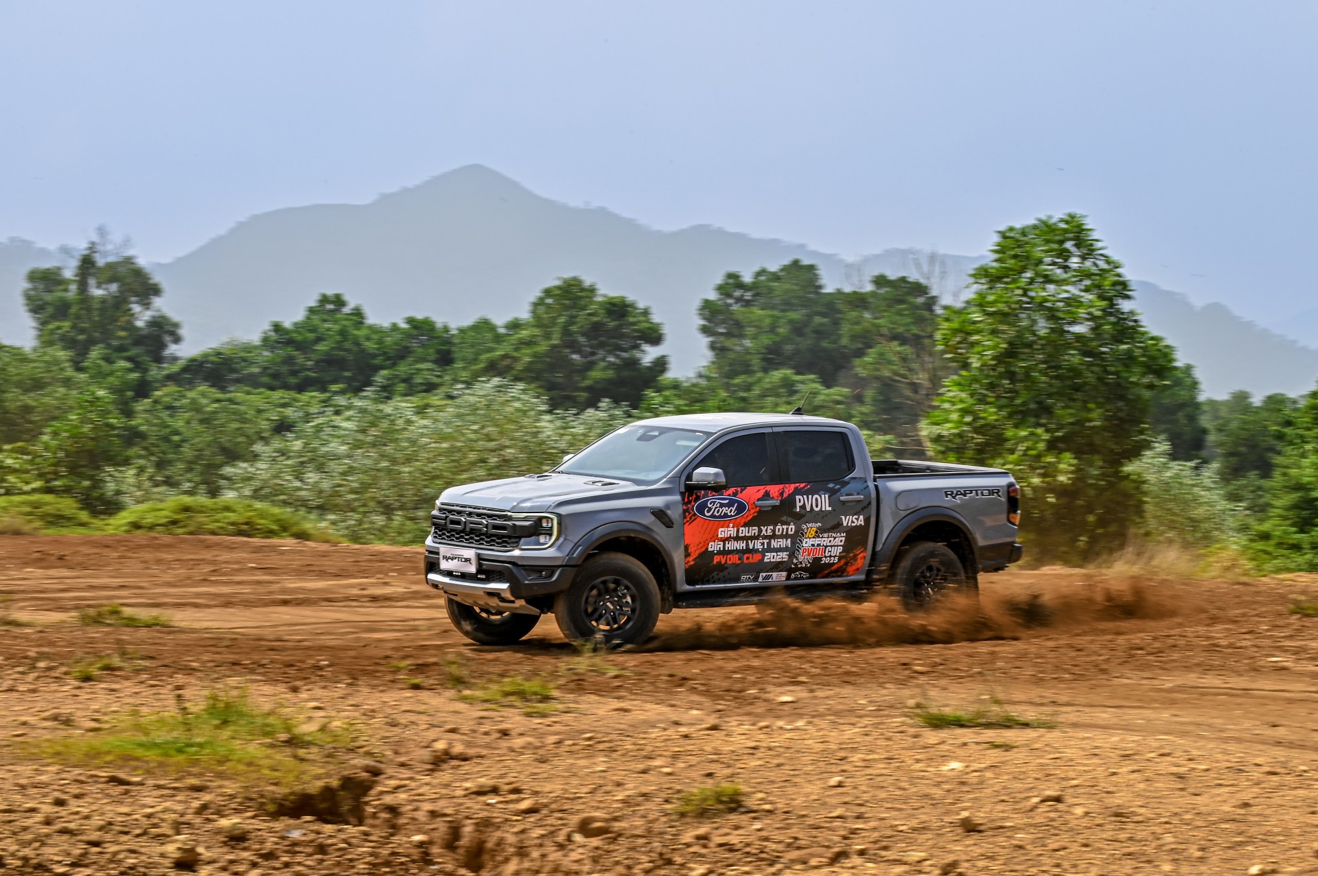 Ford Ranger Raptor  'Chiến binh' off-road khuấy động PVOIL VOC 2025