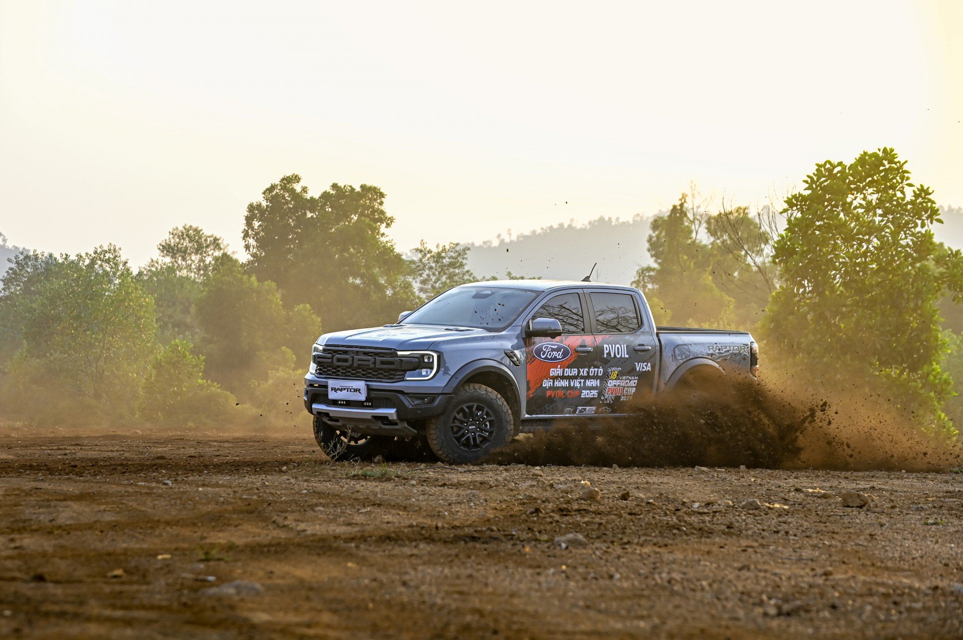 Ford Ranger Raptor: 'Chiến binh' off-road khuấy động PVOIL VOC 2025