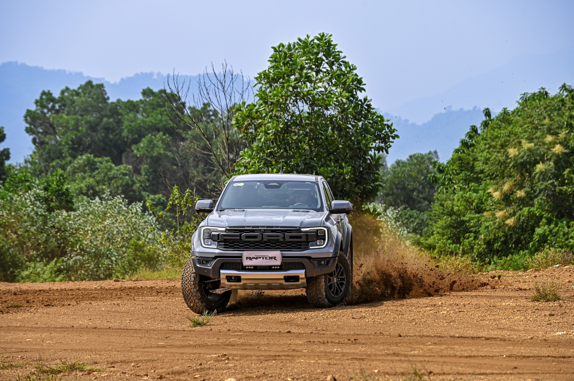 Ford Ranger Raptor  'Chiến binh' off-road khuấy động PVOIL VOC 2025