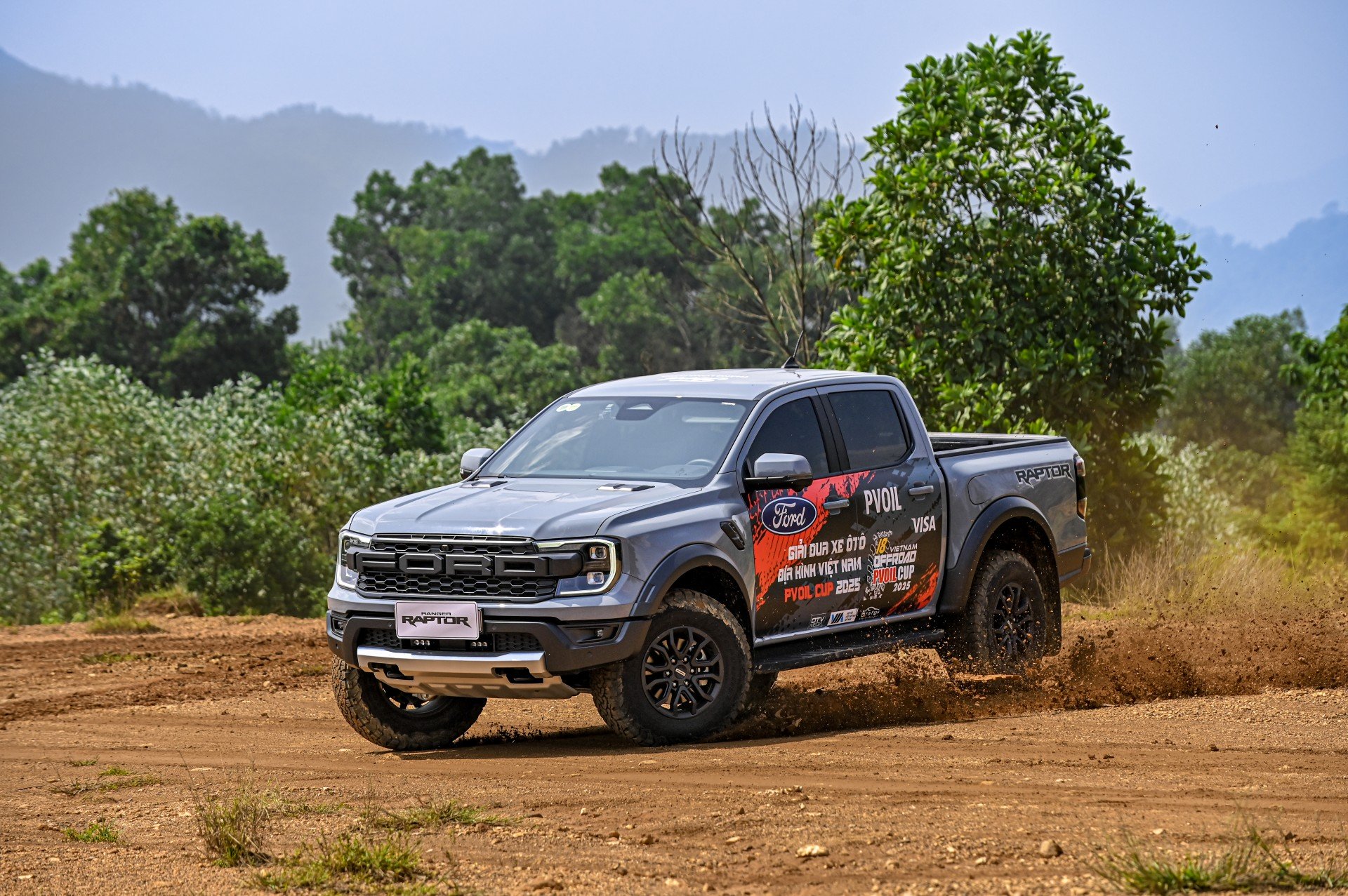 Ford Ranger Raptor: 'Chiến binh' off-road khuấy động PVOIL VOC 2025