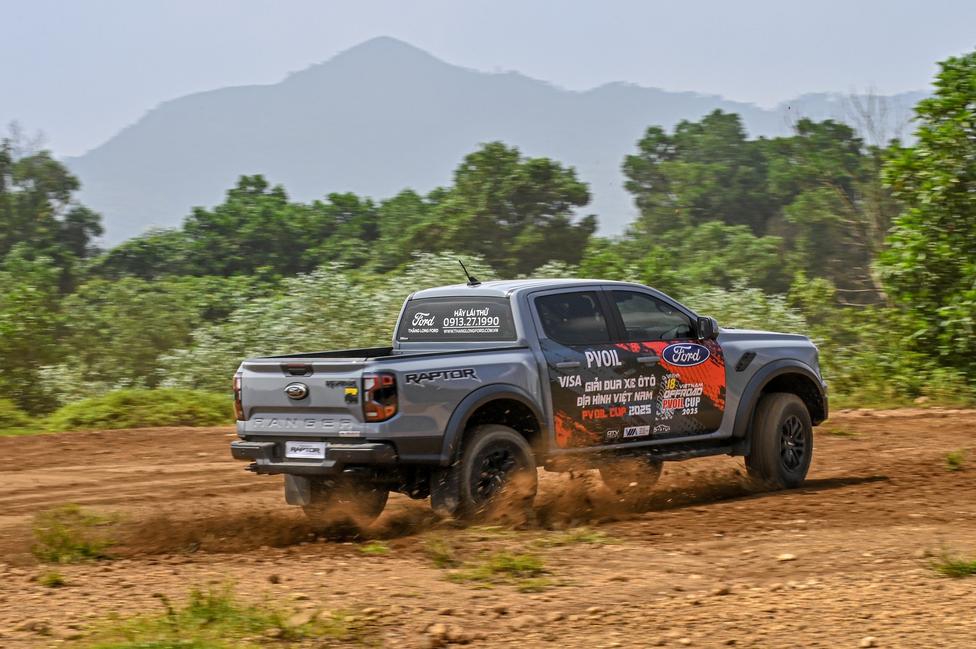 Ford Ranger Raptor: 'Chiến binh' off-road khuấy động PVOIL VOC 2025