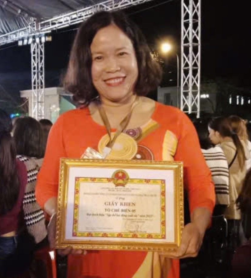 Nữ tổ trưởng và câu chuyện thi đua yêu nước từ phân xưởng chế biến Nữ tổ trưởng và câu chuyện thi đua yêu nước từ phân xưởng chế biến