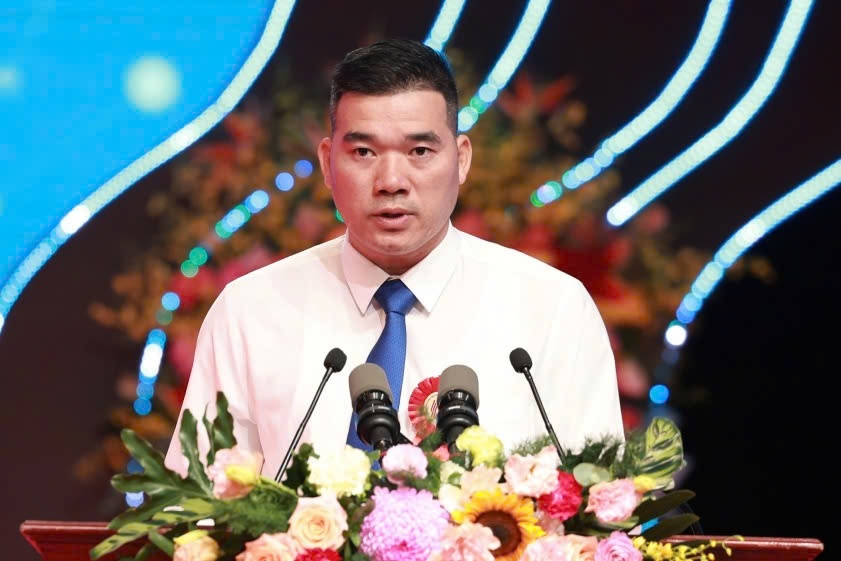 Anh hùng thợ lò chia sẻ về tinh thần “Kỷ luật và Đồng tâm” Anh hùng thợ lò chia sẻ về tinh thần “Kỷ luật và Đồng tâm”