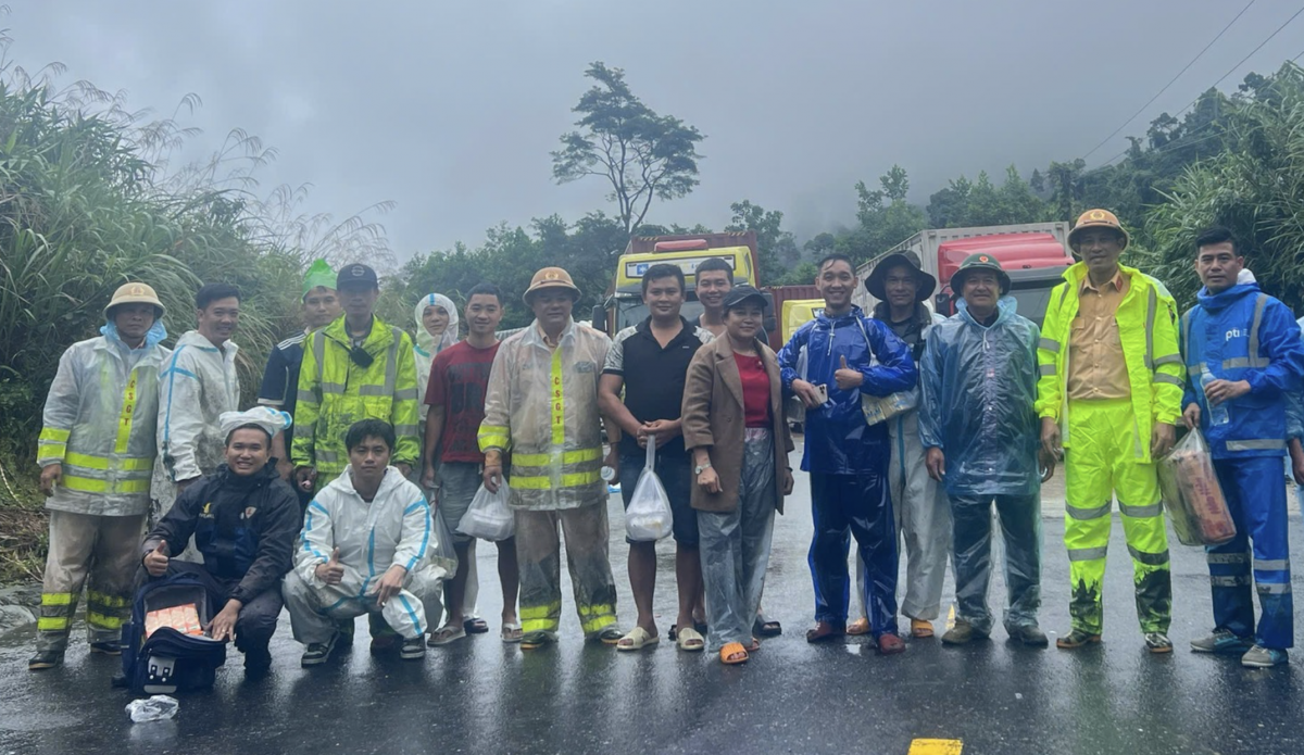 Mưa lũ lớn tại Đà Nẵng: Tinh thần Mưa lũ lớn tại Đà Nẵng: Tinh thần