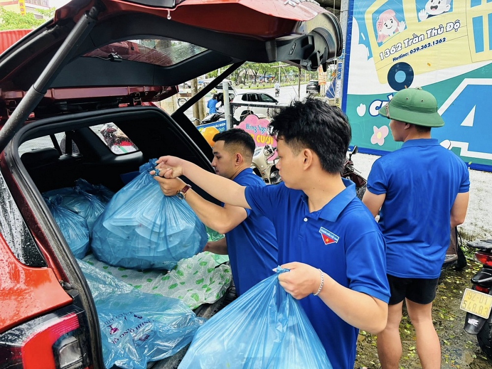 Mưa lũ lớn tại Đà Nẵng: Tinh thần Mưa lũ lớn tại Đà Nẵng: Tinh thần