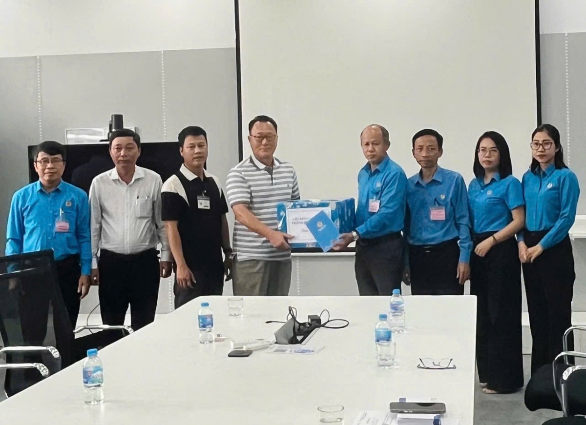 Sau bão lũ, doanh nghiệp hỗ trợ công nhân 15 tỷ đồng để ổn định cuộc sống